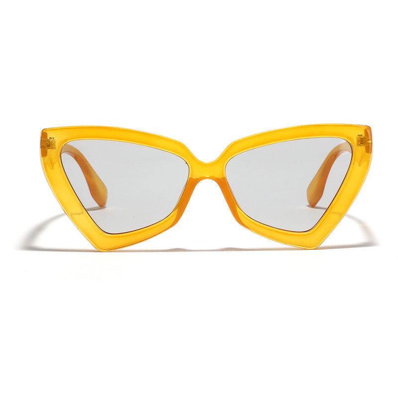 Dame Cat-Eye solbriller med speilende linser og robust ramme Skanto