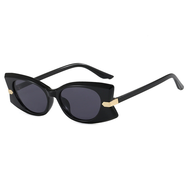Women's Cat-Eye Sunglasses with Stylish Metal Detail and UV Protection Skanto