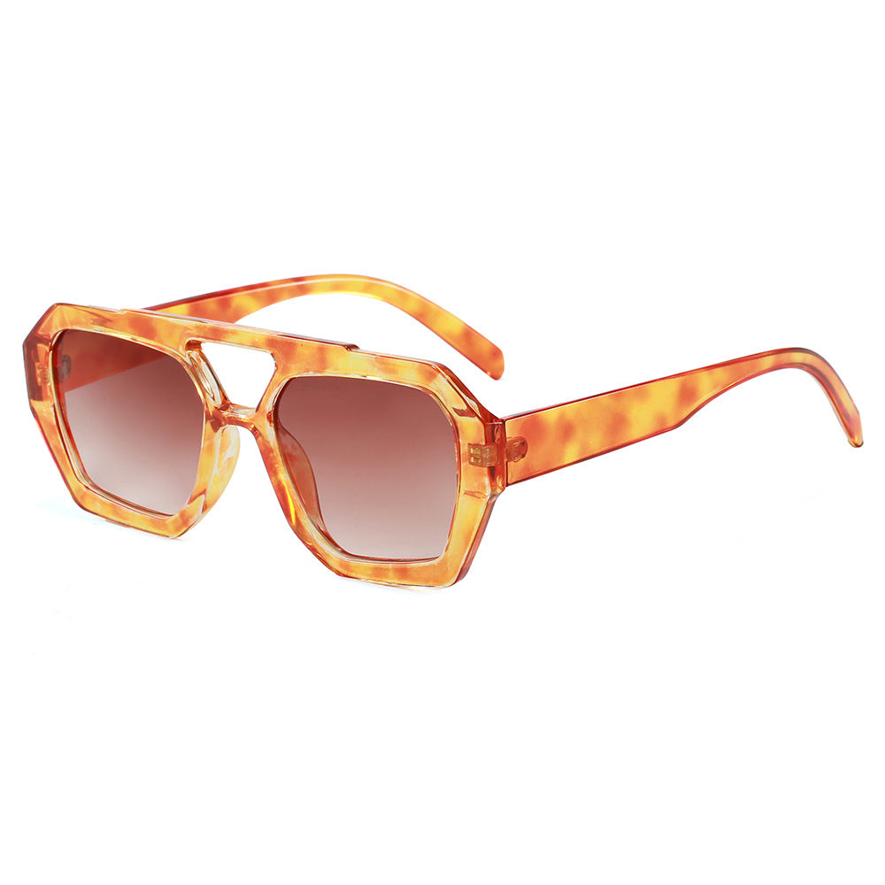 Dame geometrisk solbrille i ekstravagant design Skanto