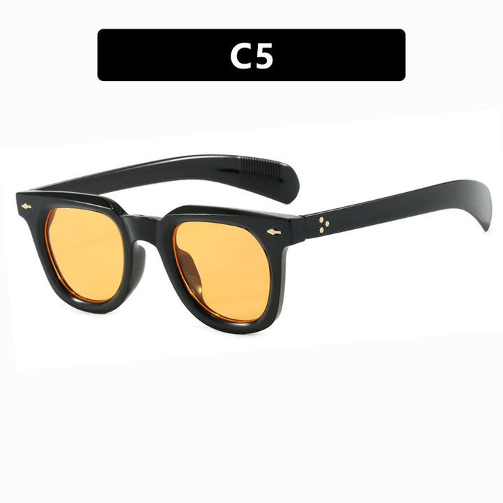 Women's fashionable sunglasses in trendy design with elegant frame Skanto