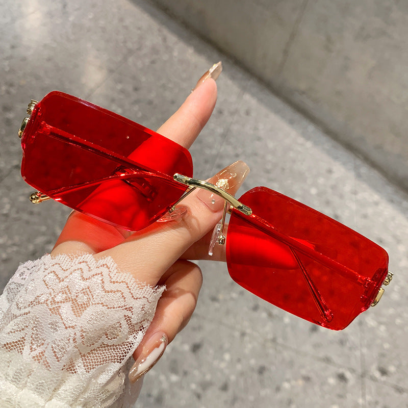 Dame elegant firkantet solbrille med stilfullt skjellmønster og UV-beskyttelse Skanto