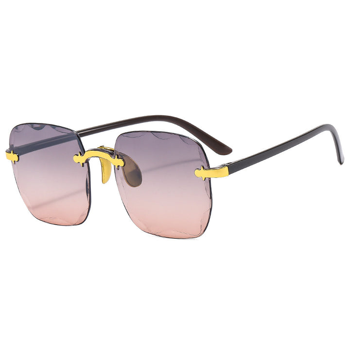 Dame oversized solbriller med unike designelementer Skanto