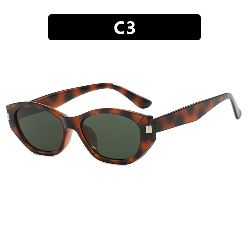 Dame moteklær Cat-Eye solbriller med elegant, transparent ramme Skanto