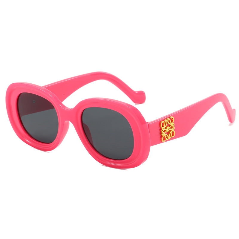 Dame moteriktig vintage-solbrille med spesielle dekorasjoner Skanto