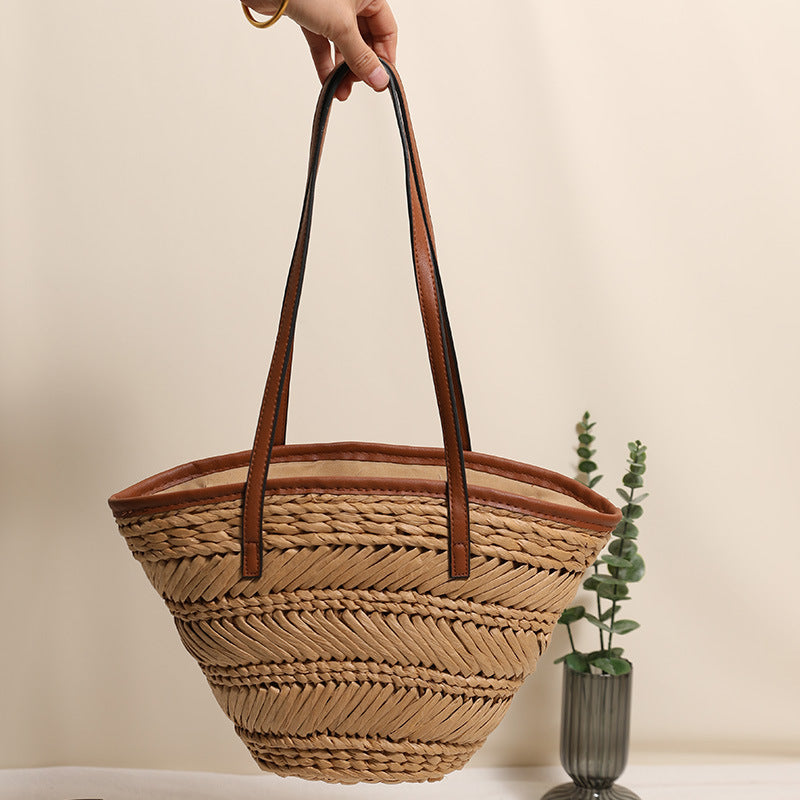 Braided basket bag with innovative leather handles Skanto