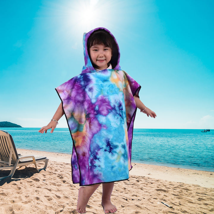 Dame Fleece-Poncho med hette og fargerikt tie-dye-design Skanto