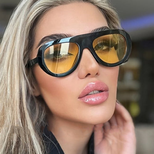 Women's fashionable oversized sunglasses with protective UV filter Skanto