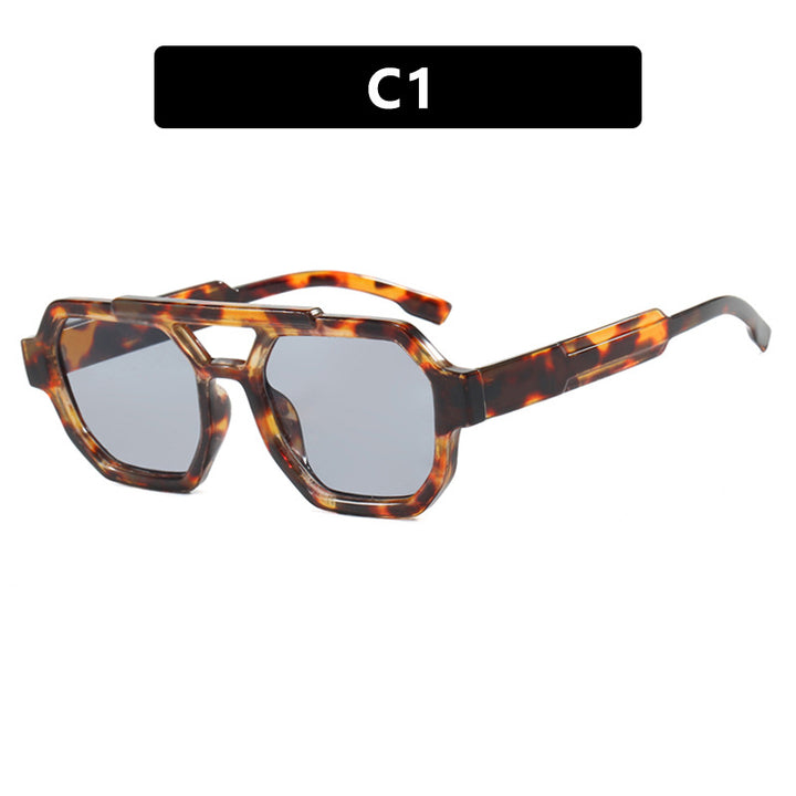 Women's oversized sunglasses in masculine design Skanto