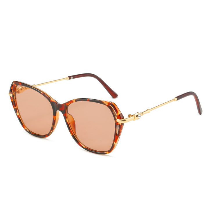 Dame moter Cat-Eye solbrille med elegant metallramme Skanto