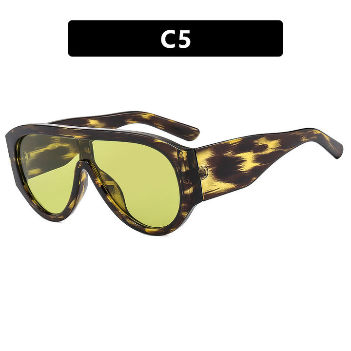 Women's fashionable sunglasses with wide glamorous frame and UV protection Skanto