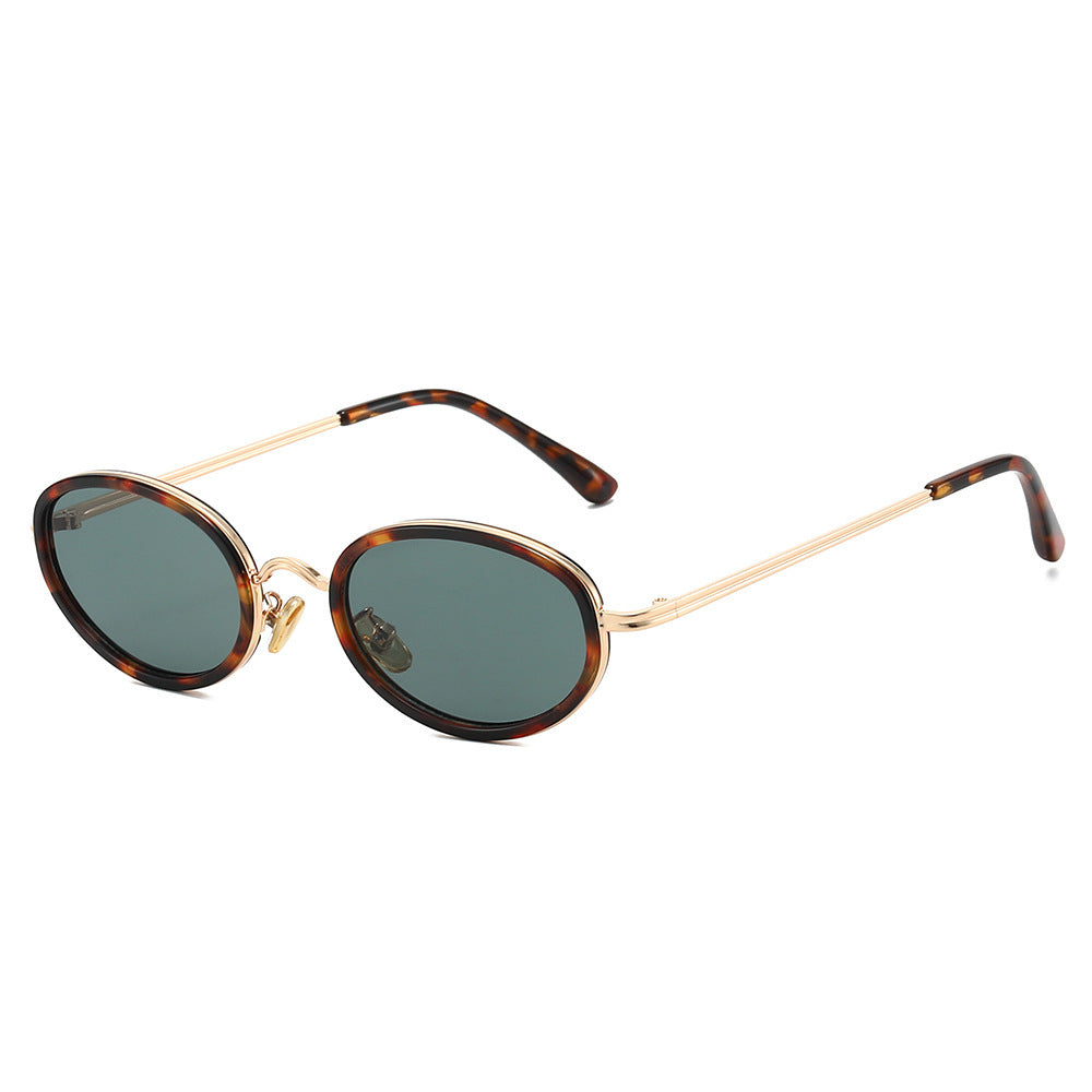 Dame moteriktig solbrille med høy kvalitet ramme og runde glass Skanto