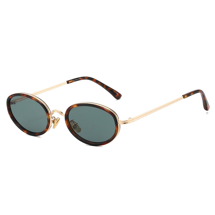 Dame moteriktig solbrille med høy kvalitet ramme og runde glass Skanto