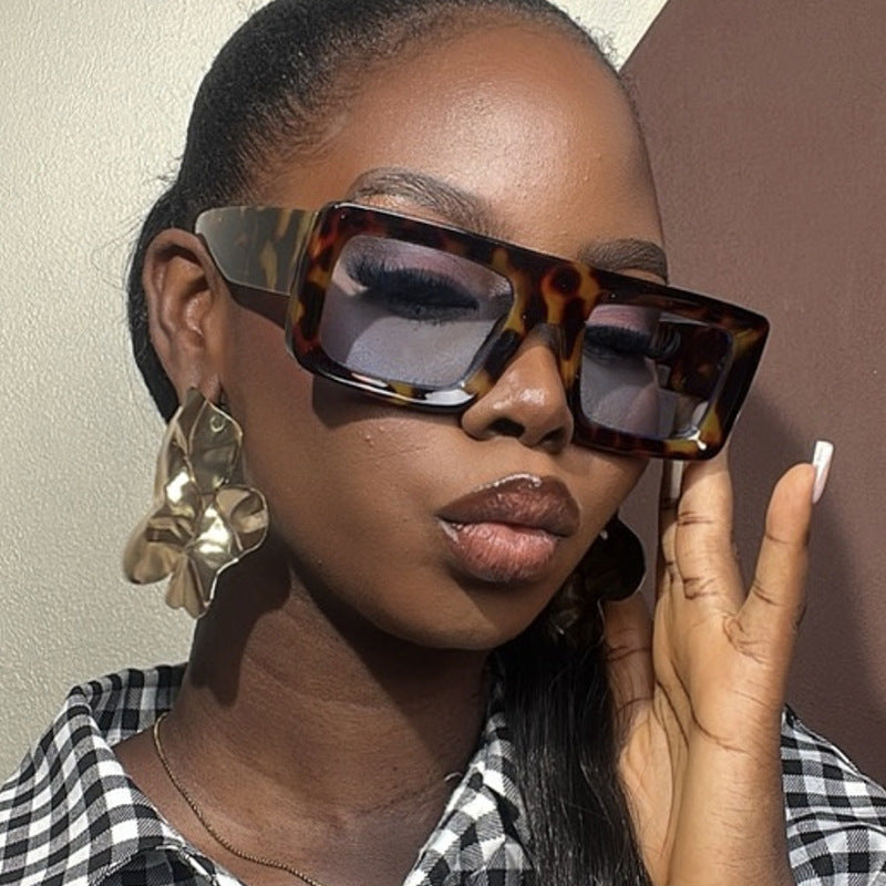 Women's Stylish Square Sunglasses with Robust Frame and Protective Lenses Skanto