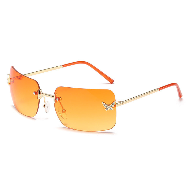 Damer moderiktig solbrille med unik ramme og luksuriøse aksenter Skanto