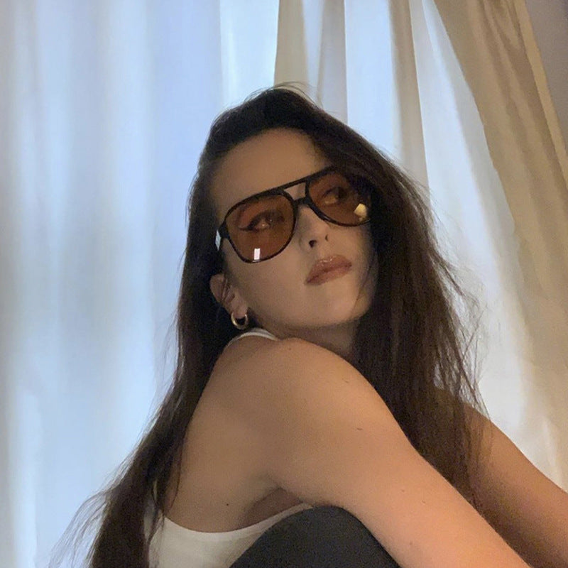 Women's oversized sunglasses in a sporty-elegant design Skanto