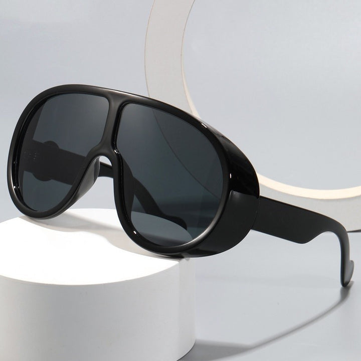 Dame Sporty Oversized Solbriller med innovativt design Skanto