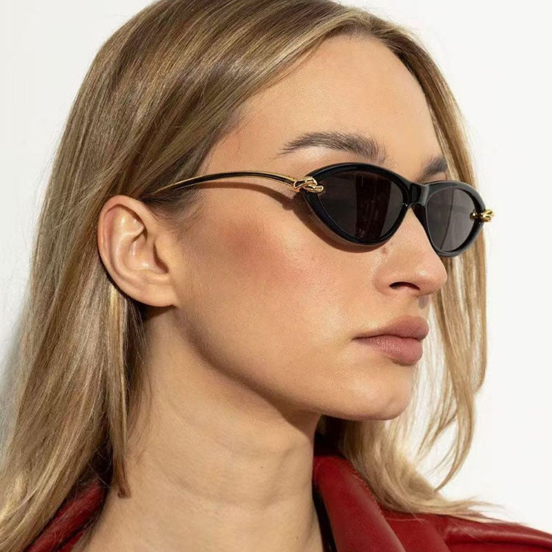 Women's Cat-Eye Sunglasses with Elegant Metal Frame and Protective UV Filter Skanto