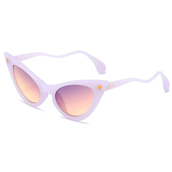 Dame Cat-Eye solbriller med speilte linser og elegant detalj Skanto