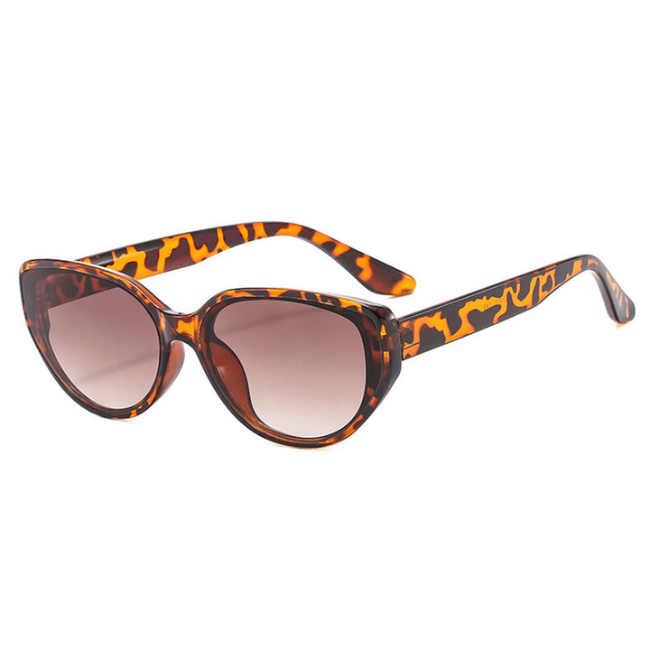 Dame moteriktig solbrille i elegant cat-eye stil Skanto