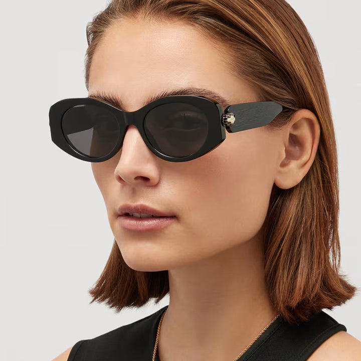 Dame elegant solbrille med stilige konturer Skanto