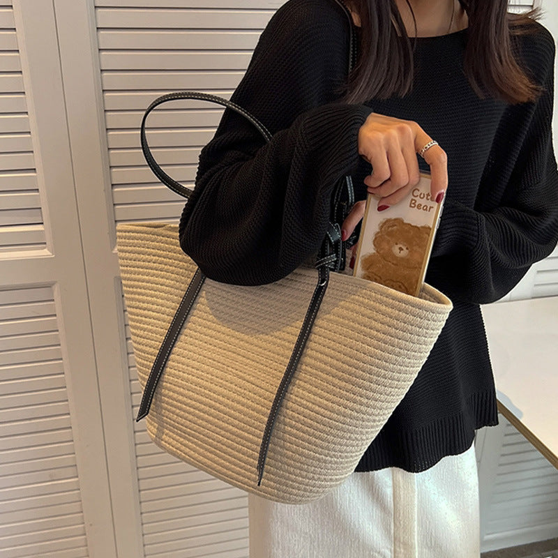 Elegant Shopper Bag with Texture Skanto