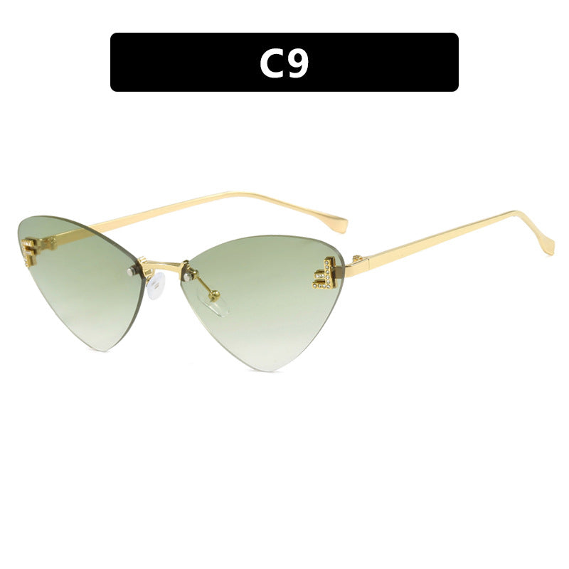 Damer ekstravagante Cat-Eye solbriller med glitrende detaljer Skanto