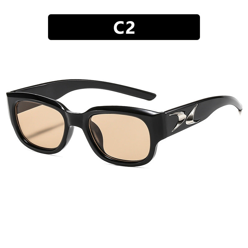 Women's sunglasses in bold retro design with stylish accents Skanto