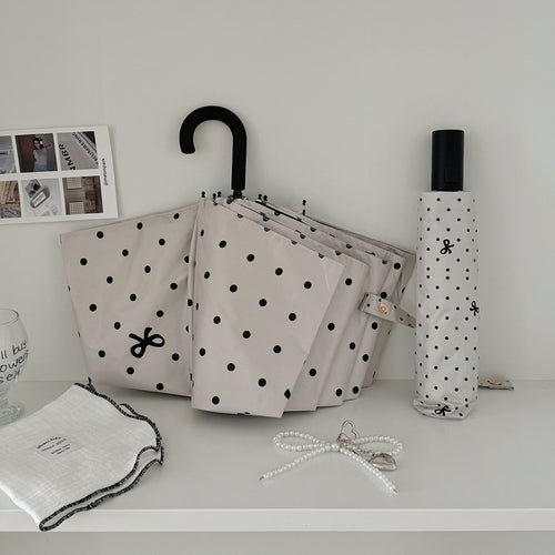 Dame kompakt paraply med stilfull prikkedesign Skanto