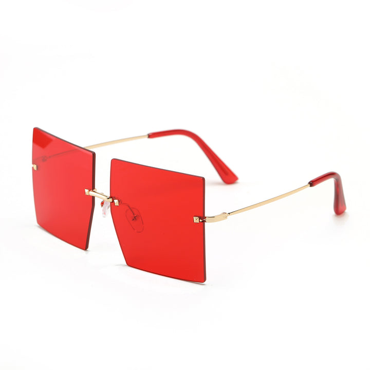 Dame moteriktig kvadratisk solbrille med brede glass og filigran metallramme Skanto