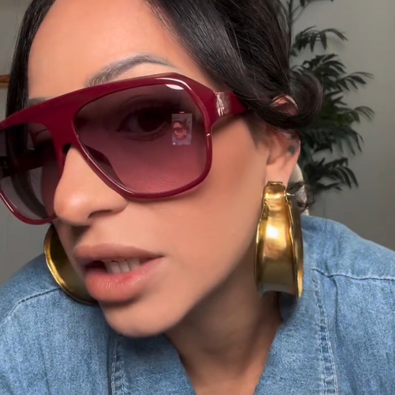 Dame moteriktig oversized solbrille med sporty design Skanto
