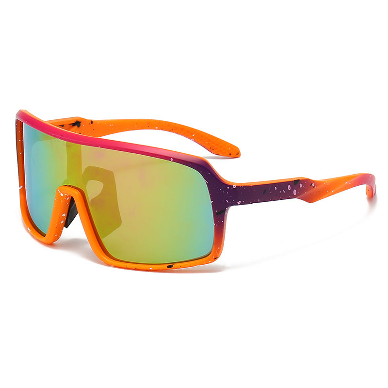 Dame fashion solbrille i futuristisk design med store glass Skanto