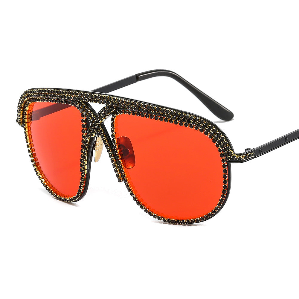 Dame elegant solbrille med glitrende ramme og gradient linser Skanto