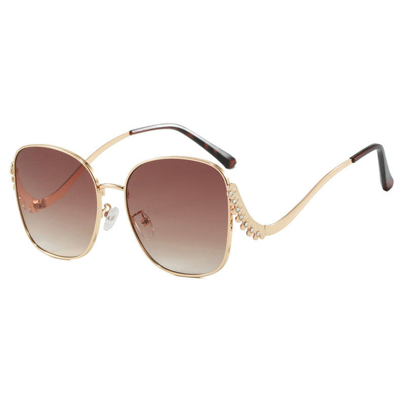 Women's eye-catching sunglasses with sparkling applications Skanto