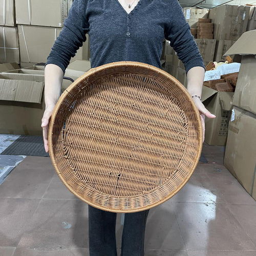 Dame rund Serveringskurv laget av flettet Rattan Skanto