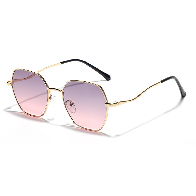 Dame geometrisk solbrille med høykvalitets metallramme Skanto