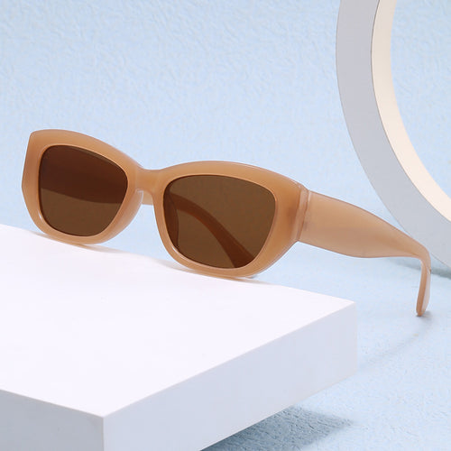 Dame moderne Cat-Eye solbriller laget av robust plast Skanto