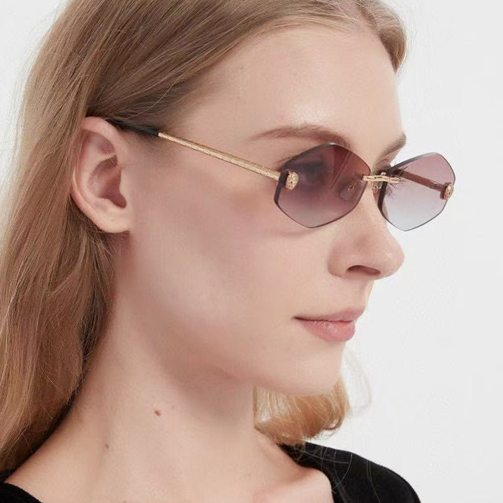 Women's geometric sunglasses in modern design with elegant metal frame Skanto