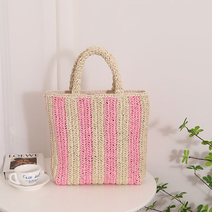 Modern straw bag with structured fold design Skanto