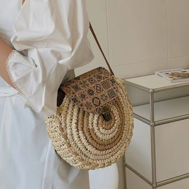 Round straw bag with adjustable leather strap Skanto