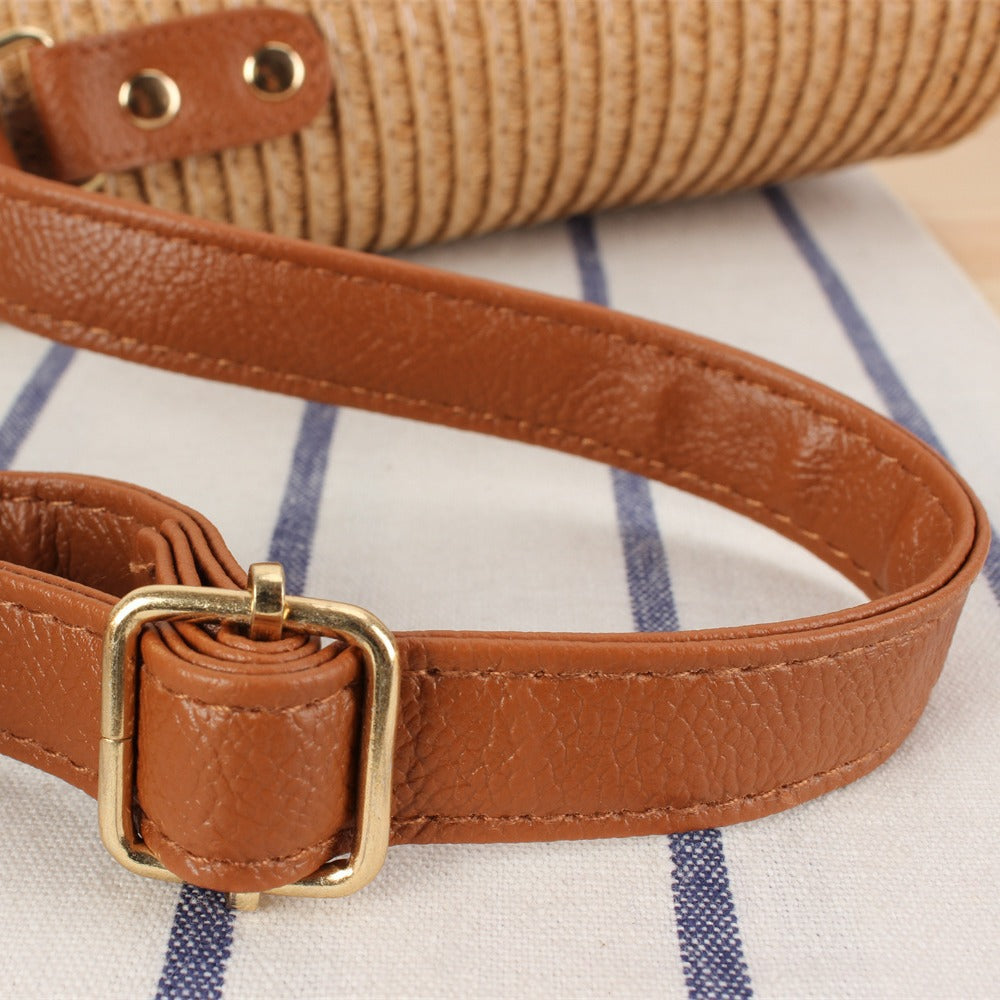 Handwoven natural material crossbody bag with elegant ring clasp Skanto