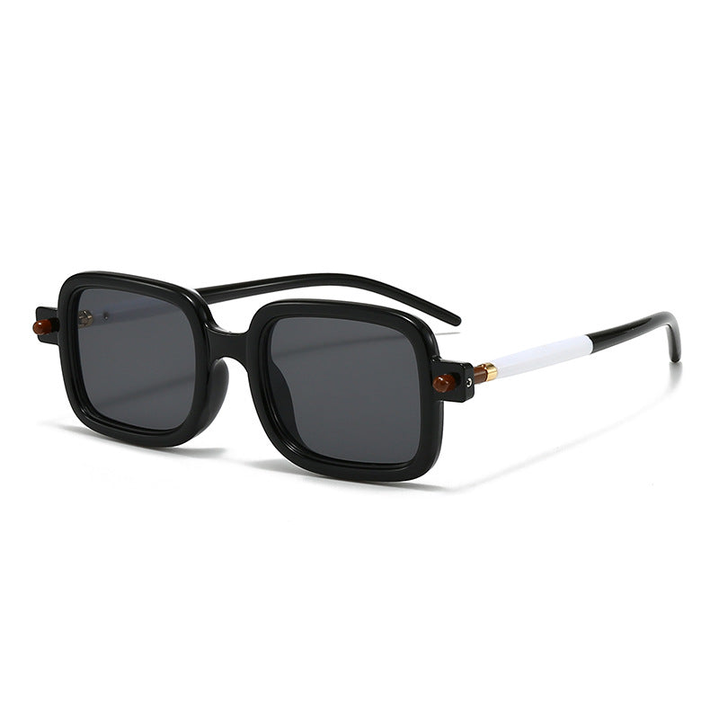 Dame moteriktig kvadratisk brille med stilige detaljer Skanto