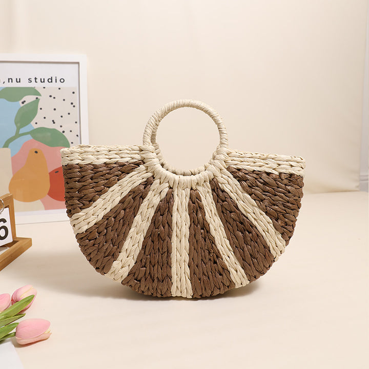 Handbag made of hand-woven raffia with structured base Skanto