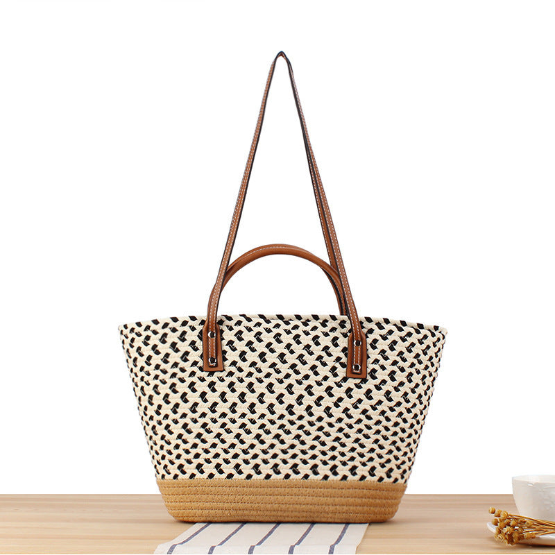Spacious tote bag made of hand-woven natural material Skanto