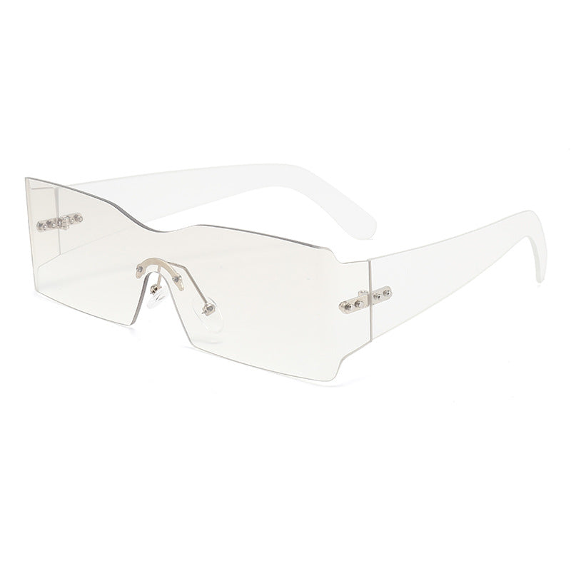Dame futuristisk mote-solbriller med transparent ramme Skanto
