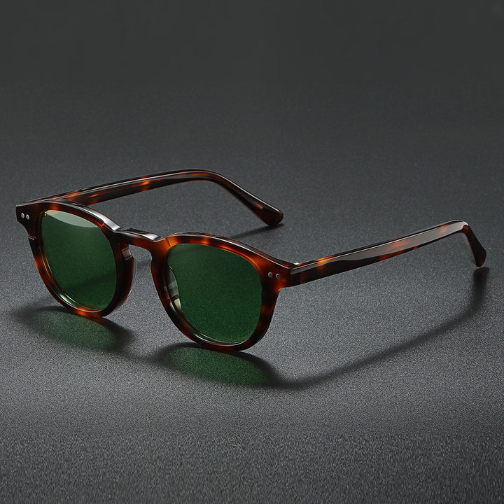Dame moteriktig solbrille i moderne skilpadde-design Skanto