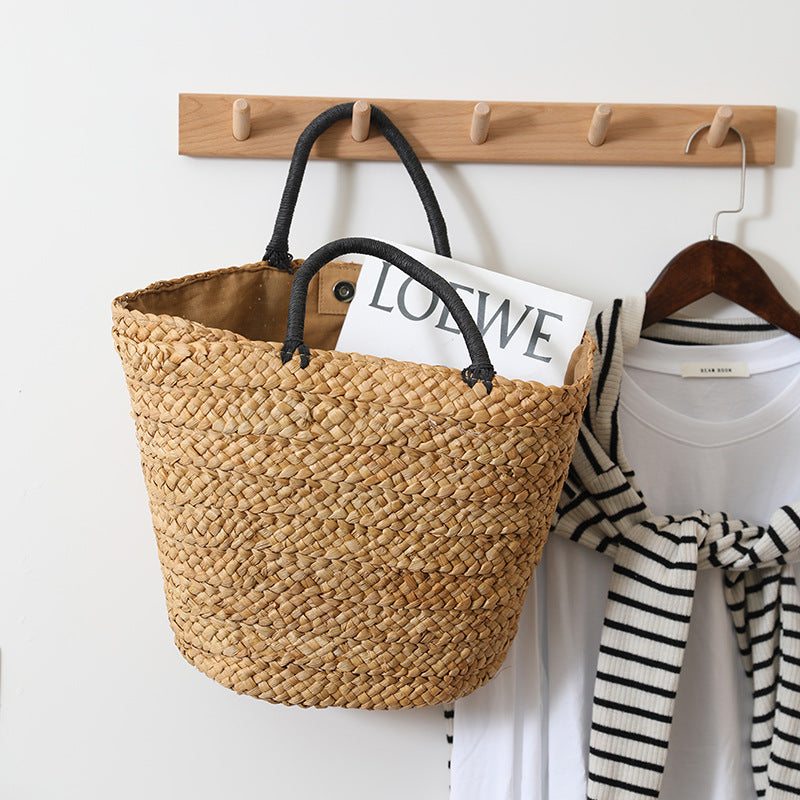 Elegant Woven Bag with Contrast Handle Skanto