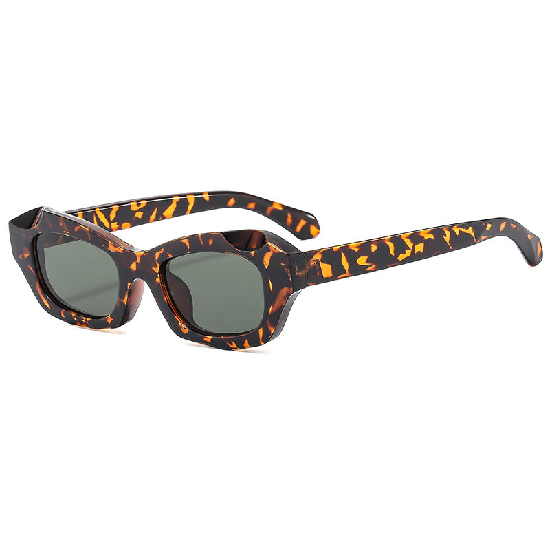 Dame Motemer Solbrille med markant design og UV-beskyttelse Skanto