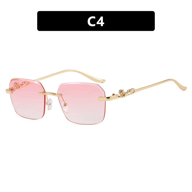 Women's Fashionable Square Sunglasses with Elegant Gold Frame and Protective UV Filter Skanto