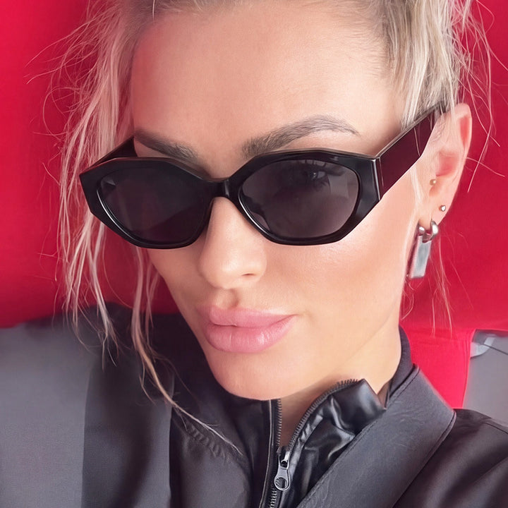 Women's stylish sunglasses in modern geometric design with protective UV filter Skanto