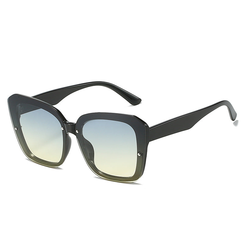 Damer oversized kvadratisk solbrille med sofistikert ramme Skanto